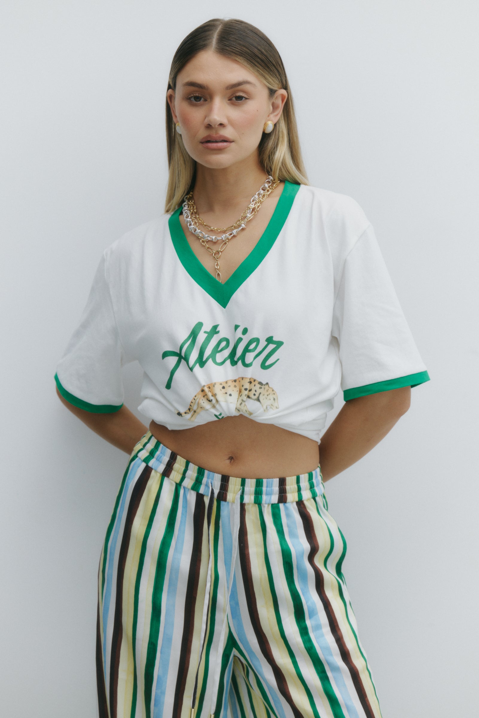 Atelier V-Neck Tee – MAKU THE LABEL